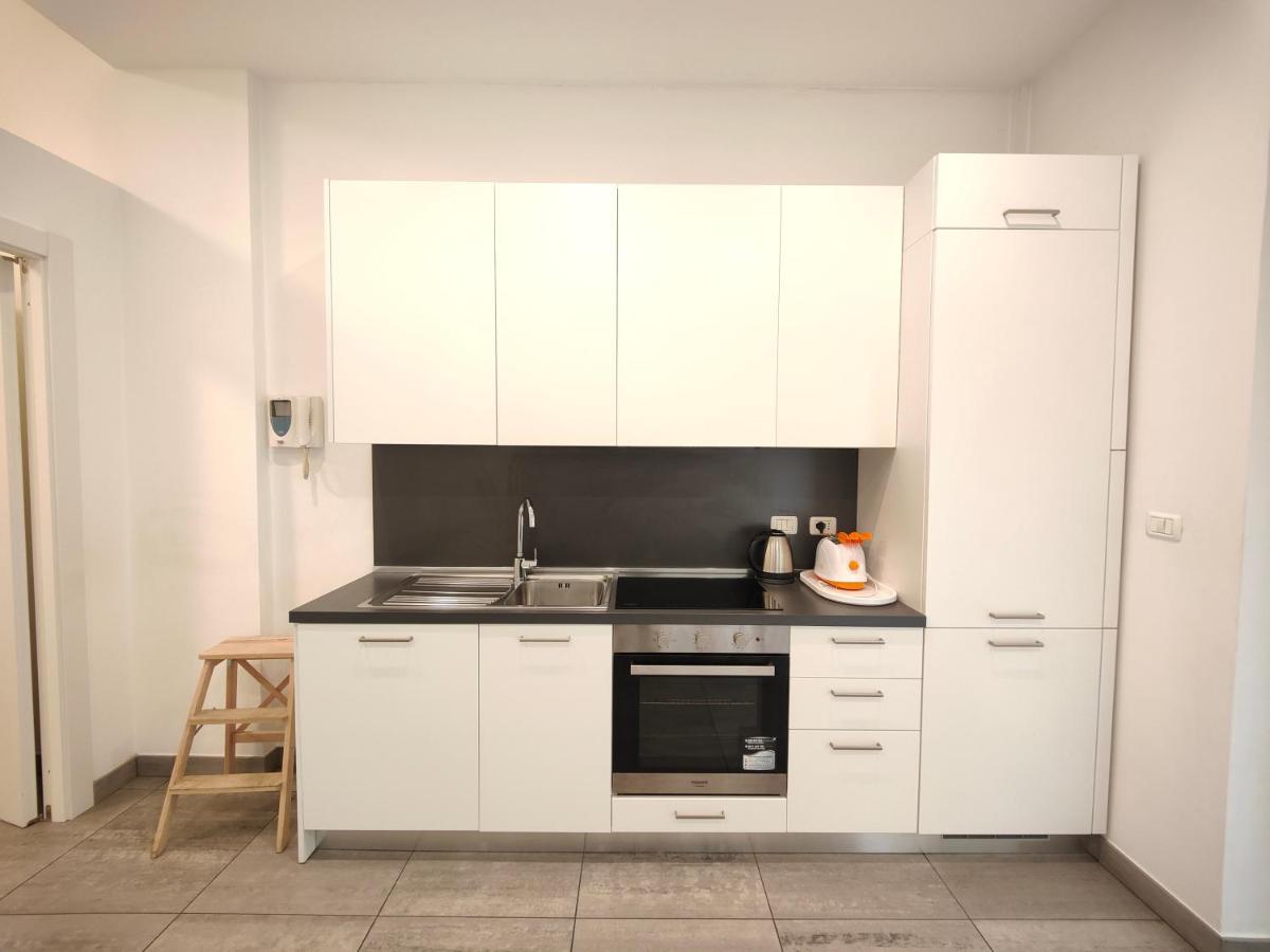 Hostdomus - Terry Suite Turin Bagian luar foto