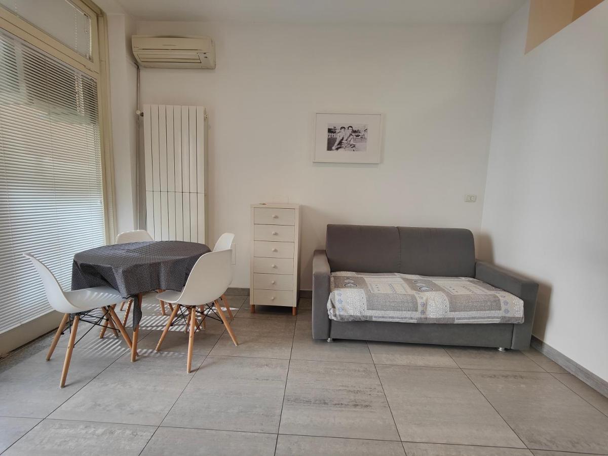 Hostdomus - Terry Suite Turin Bagian luar foto