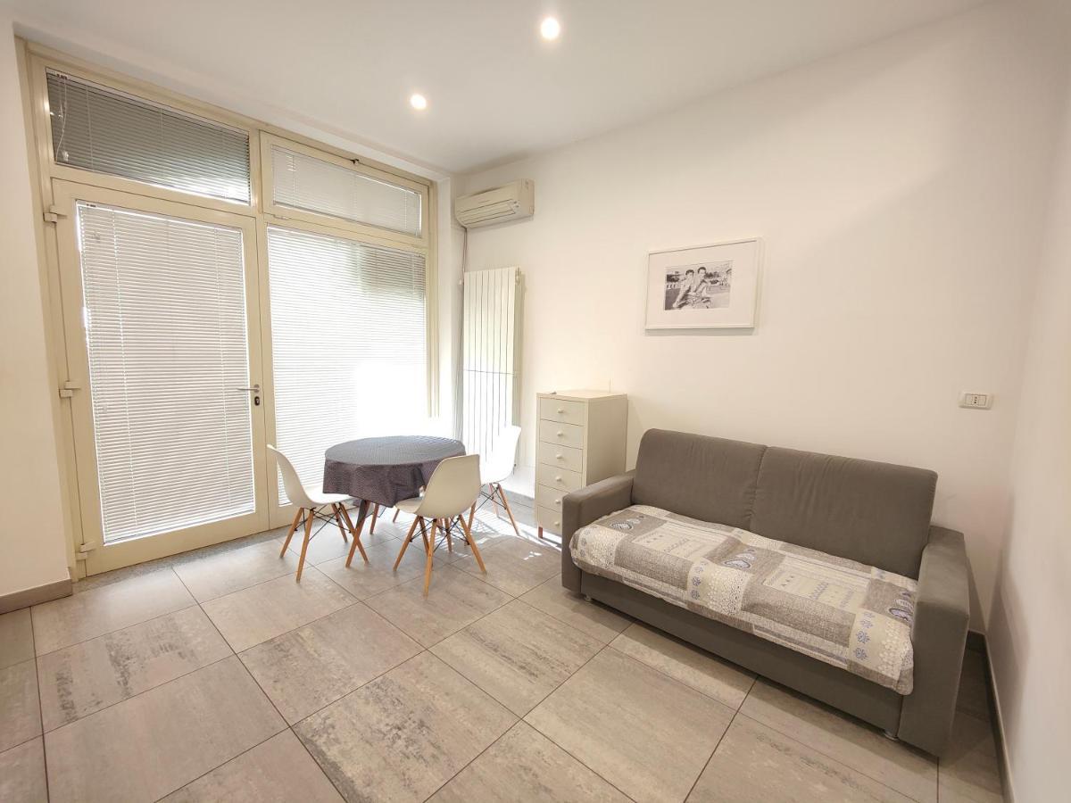 Hostdomus - Terry Suite Turin Bagian luar foto