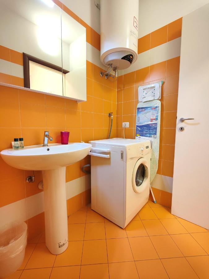Hostdomus - Terry Suite Turin Bagian luar foto