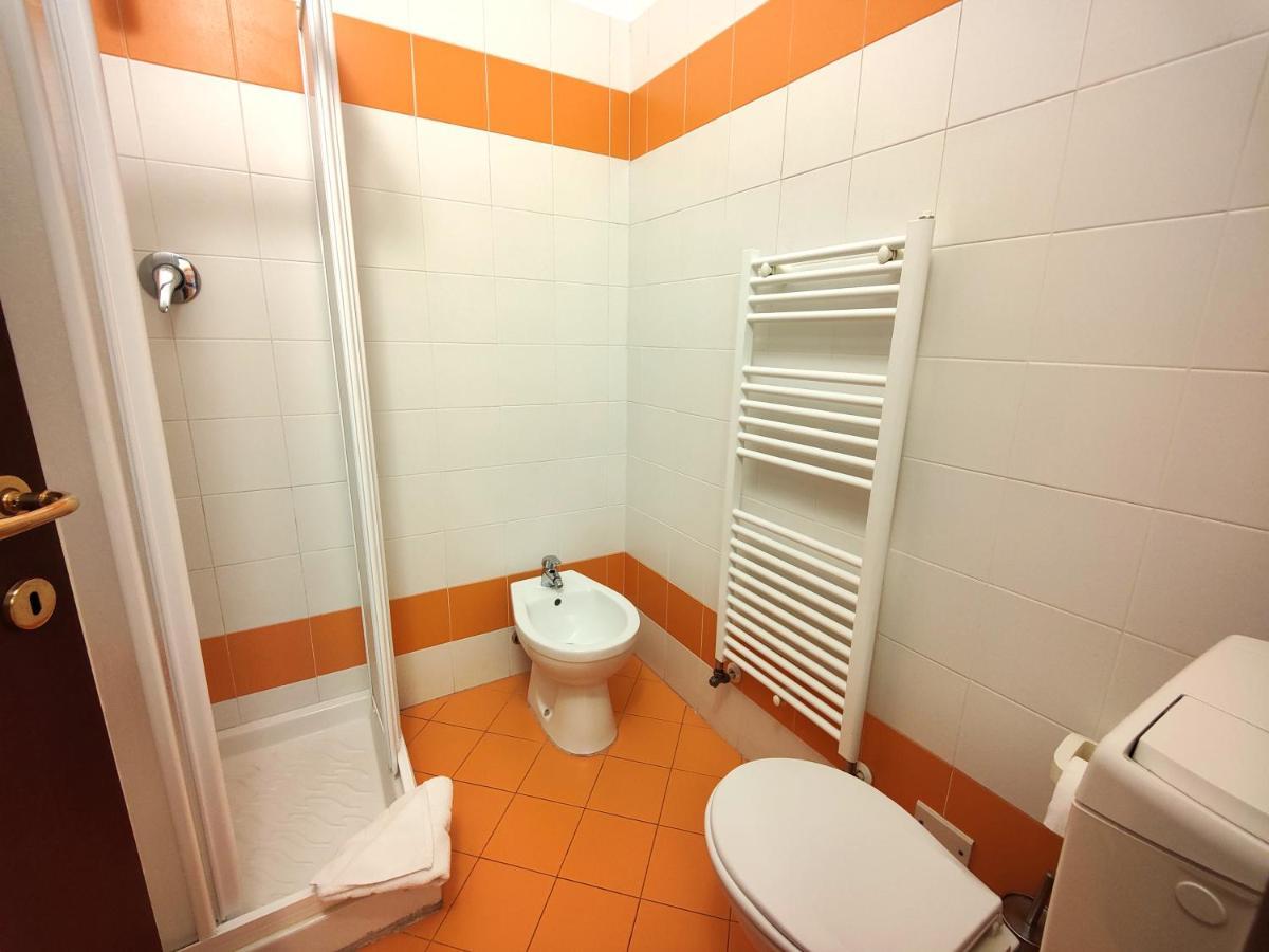 Hostdomus - Terry Suite Turin Bagian luar foto