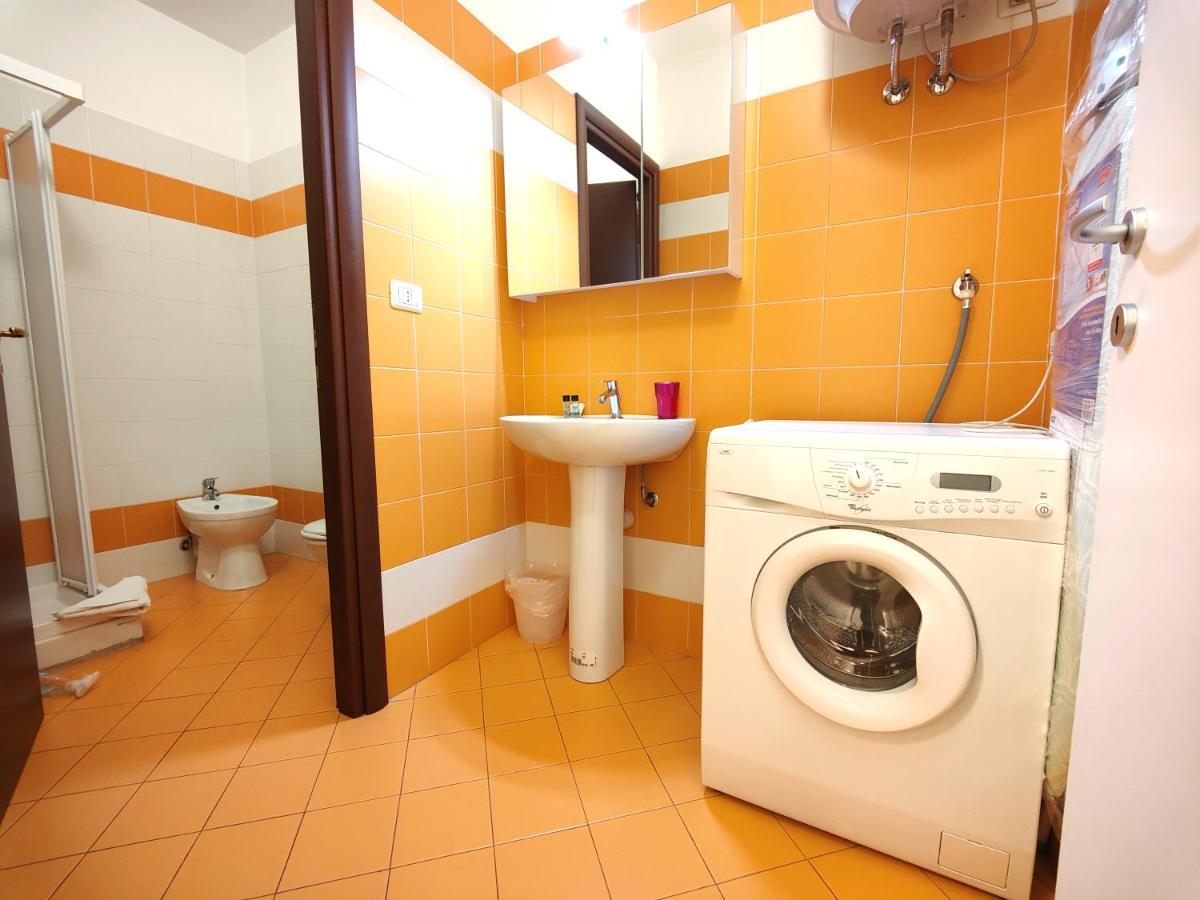 Hostdomus - Terry Suite Turin Bagian luar foto